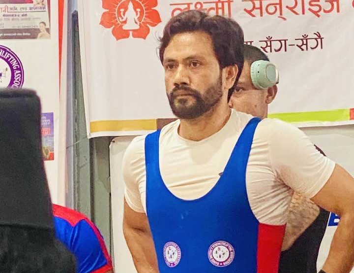 नायक तेज गिरीलाई "सिल्भर मेडल"
